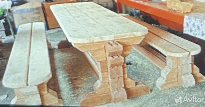 Стол и стулья