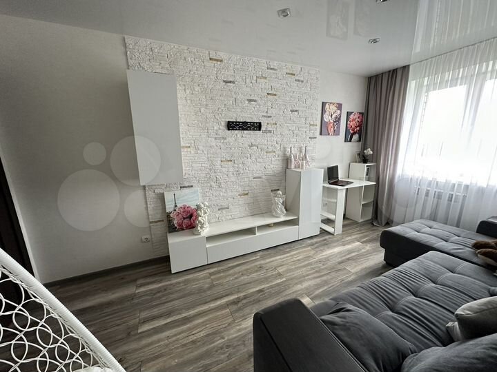 2-к. квартира, 60 м², 6/10 эт.