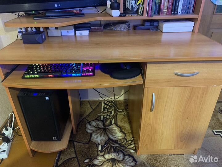 Компьютерный стол