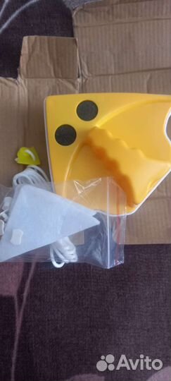 Магнитная щетка для мытья окон