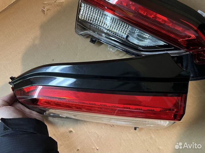 Фонарь задние в крышку багажника Toyota RAV4 xa 50