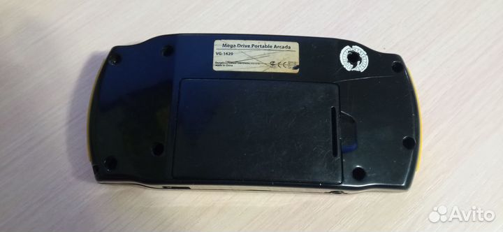 Игровая приставка со встроенными играми