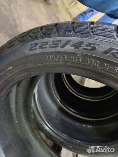 Pirelli P Zero Winter 225/45 R18