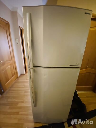 Холодильник бу Toshiba