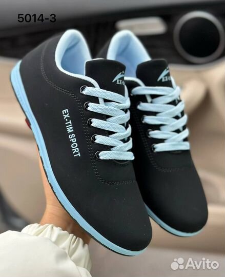 Кроссовки женские