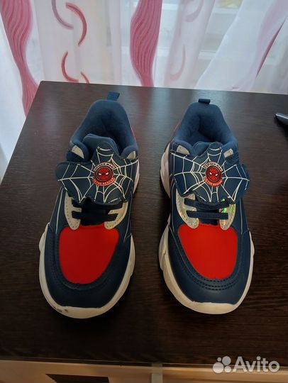 Кроссовки детские новые