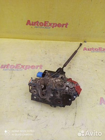 Замок задний правый Skoda Roomster