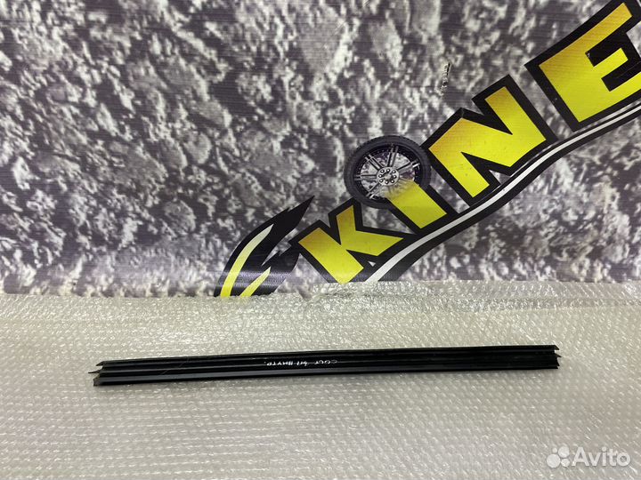 Уплотнитель стекла внутренний правый задний Colt 6