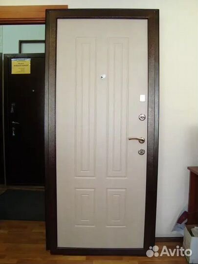 Дверь входная в квартиру