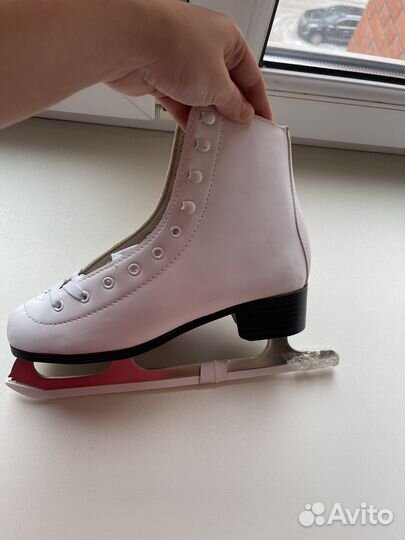 Продам коньки новые