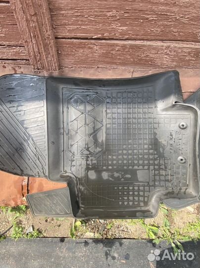Автомобильные коврики резиновые