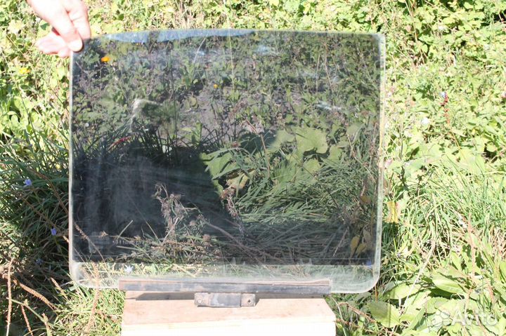 Боковое переднее и заднее стёкла,от Волги 3105