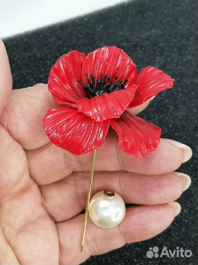 Брошь ручной работы 
