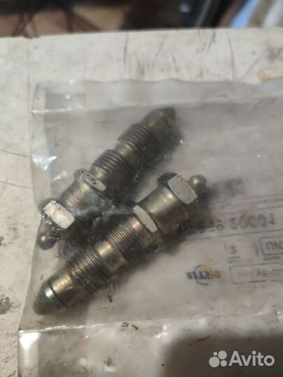 Клапан натяжителя гусеницы