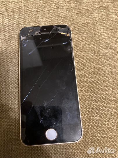 iPhone SE, 64 ГБ
