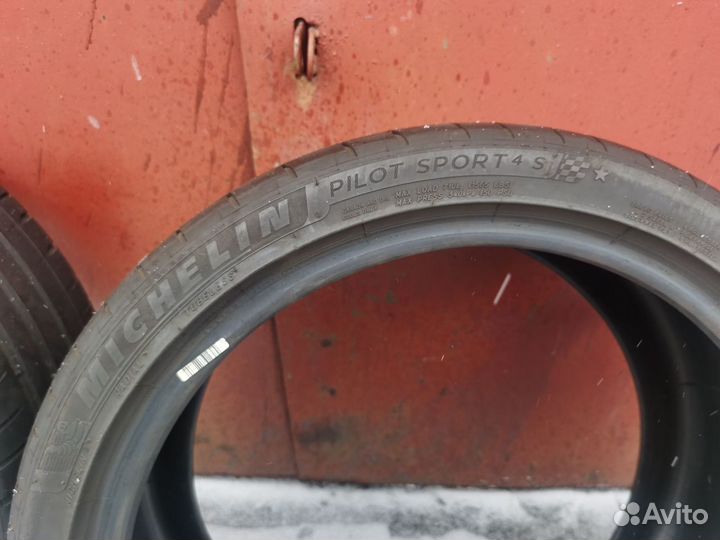 Michelin Pilot Sport 4 S 225/40 R19 и 255/35 R19 96Y