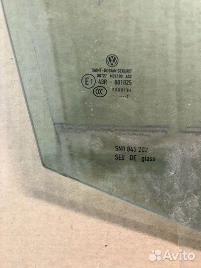 Стекло передней правой двери VW Tiguan
