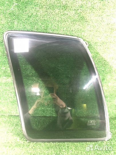 Стекло собачника левое Suzuki Escudo TL52W J20A