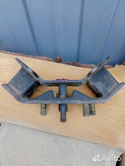 Подушка АКПП Subaru Forester sg