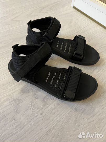 Сандали на 37р
