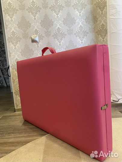 Кушетка и одноразовые простыни