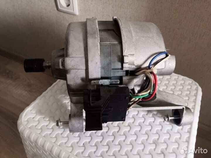 Двигататель стиральной машины zanussi