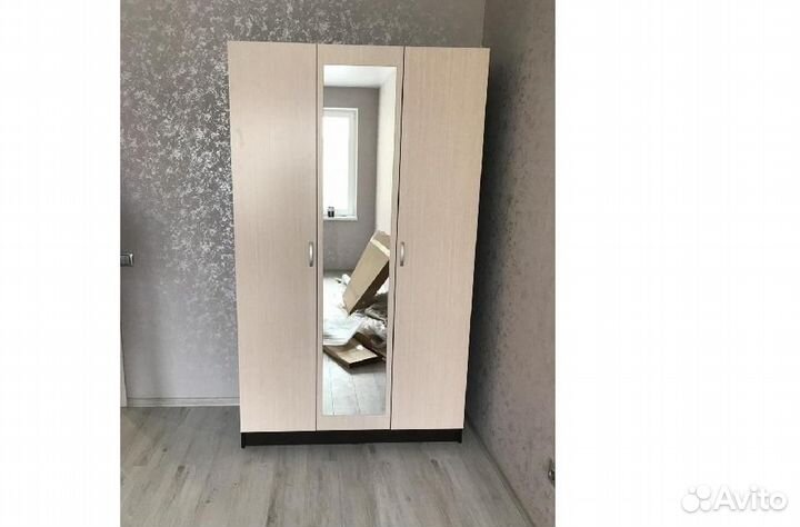 Шкаф с зеркалом