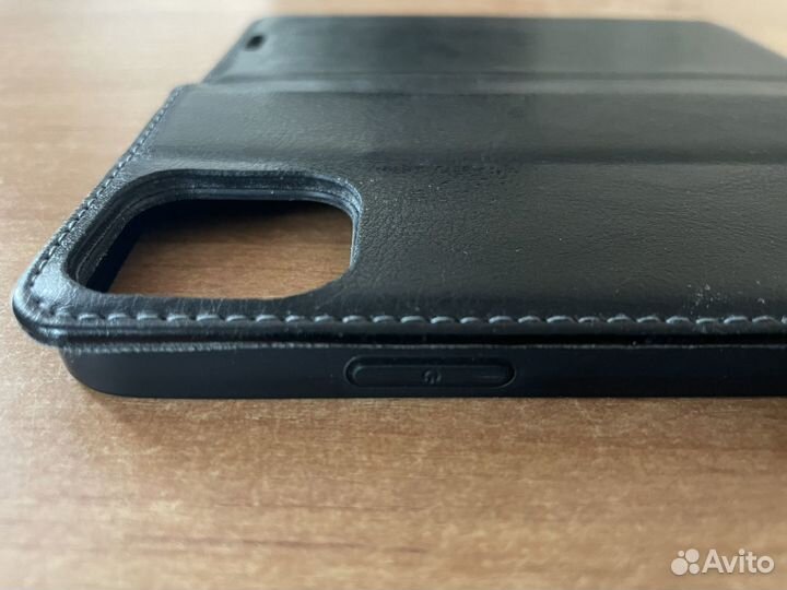 Кожаный чехол iPhone 12, 12 pro на магните чёрный