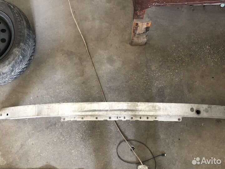 Усилитель бампера мерседес 212