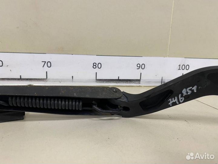 Поводок стеклоочистителя передний левый Nissan Alm