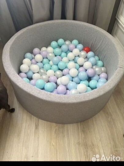 Сухой бассейн с шариками