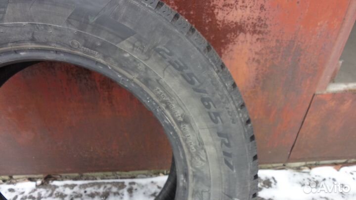 Pirelli Ice Zero 235/65 R17