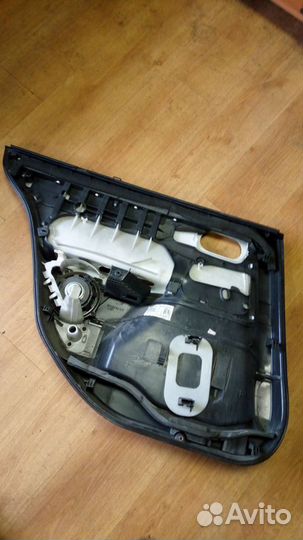 Обшивка двери задней правой рено меган 2