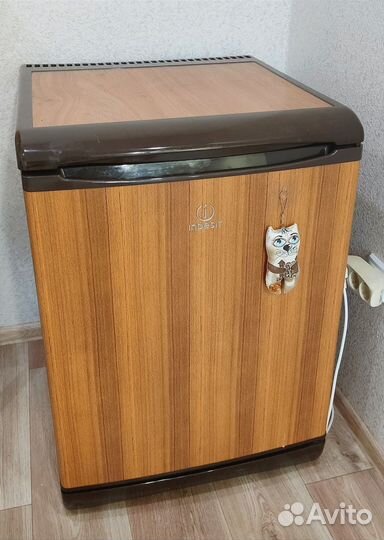 Холодильник барный Indesit TT85