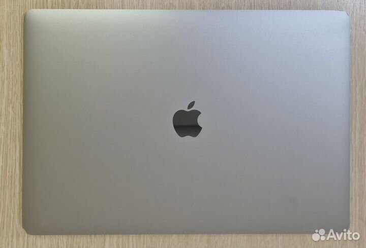 MacBook Pro 15 2019 i9/16/512 + USB Hub