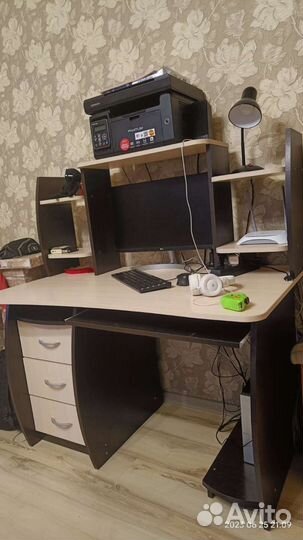 Компьютерный стол