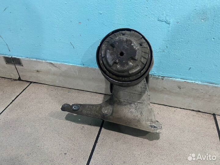 Подушка двигателя правая Mercedes-Benz W220