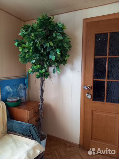 Искусственное дерево в горшке