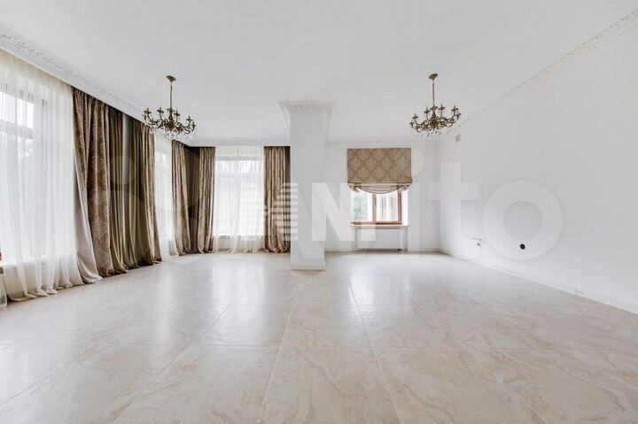 Дом 627 м² на участке 27 сот.