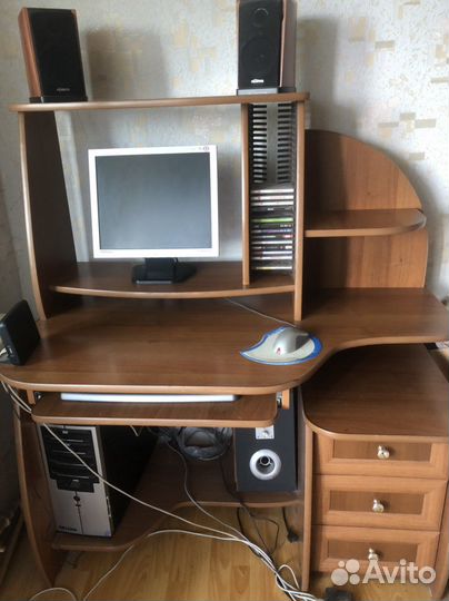 Компьютерный стол