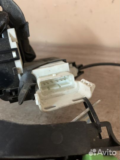 Замок задней правой двери Ситроен С4