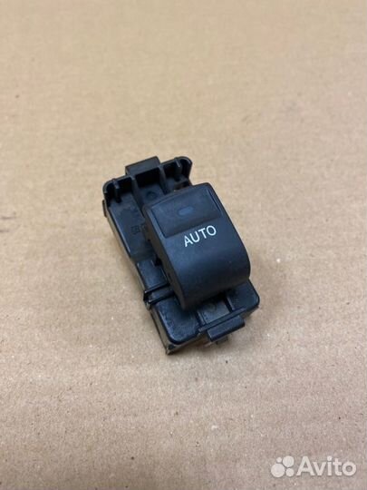 Кнопка стеклоподъемника задняя левая Toyota Camry