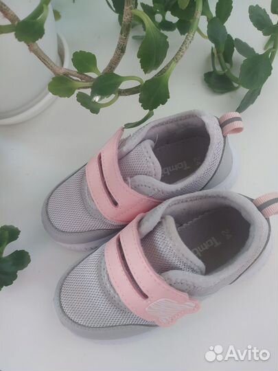 Кроссовки для девочки