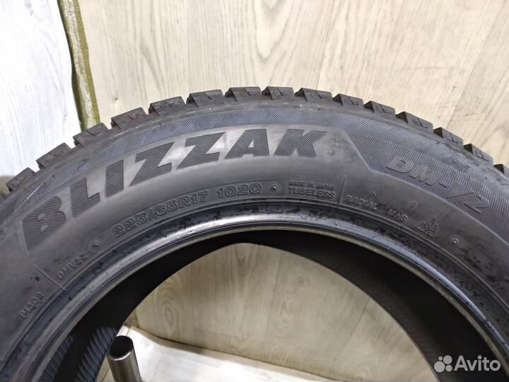 Bridgestone Blizzak DM-V2 225/65 R17
