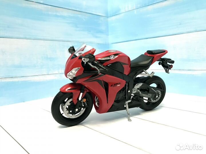 Модель мотоцикла honda CBR-1000R 1/10