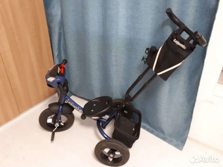 Детский трехколесный велосипед с ручкой