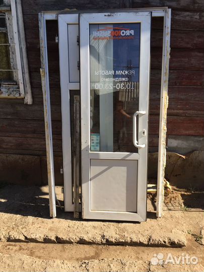 Дверь пластиковая входная