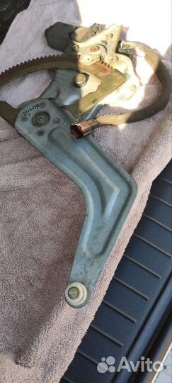 Стеклоподъемник задний правый Киа Рио 1