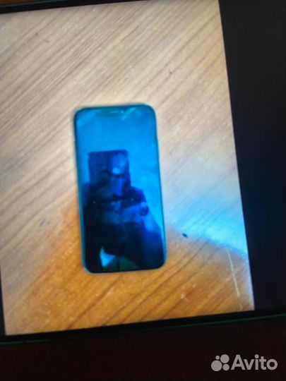 Телефон iPhone 11