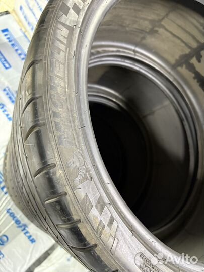 Michelin Pilot Super Sport 295/30 R21 и 295/35 R21 107Y